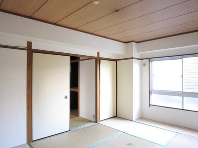 Other room space. 6 Pledge of Japanese-style room in the middle.