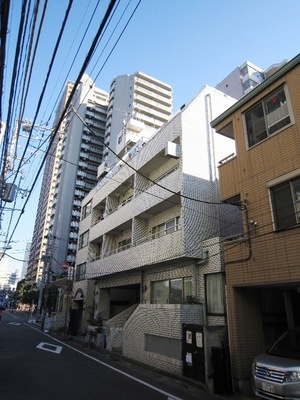 Building appearance. Yet quiet residential area, Good location within walking distance to Kawasaki Station.