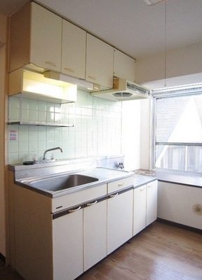 Kitchen. Bright with window Kitchen. Stove can be installed.