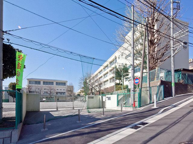 Primary school. 30m to Kawasaki Tachido hand Elementary School
