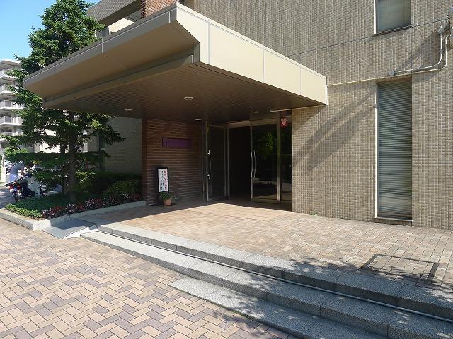 Entrance. Common areas