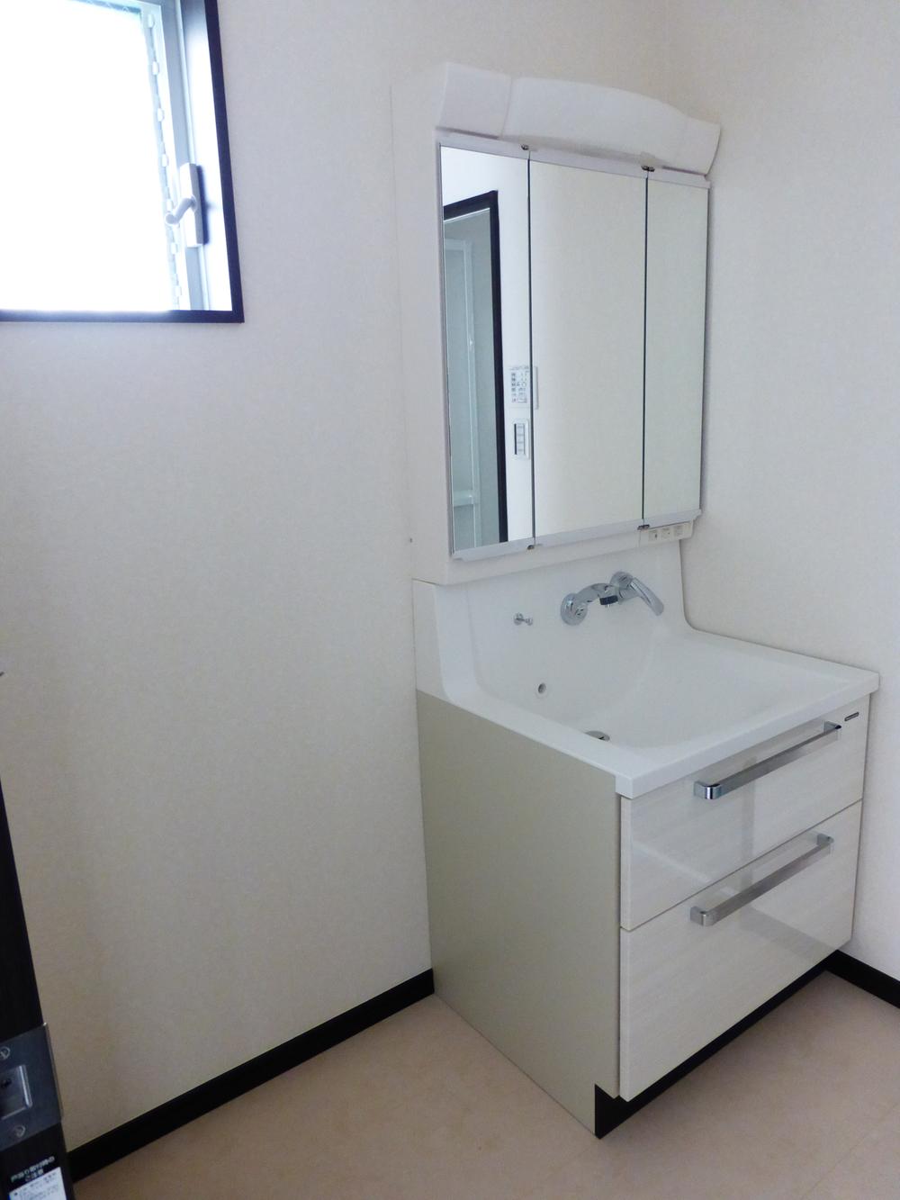 Wash basin, toilet. A Building Indoor (July 6, 2013) Shooting