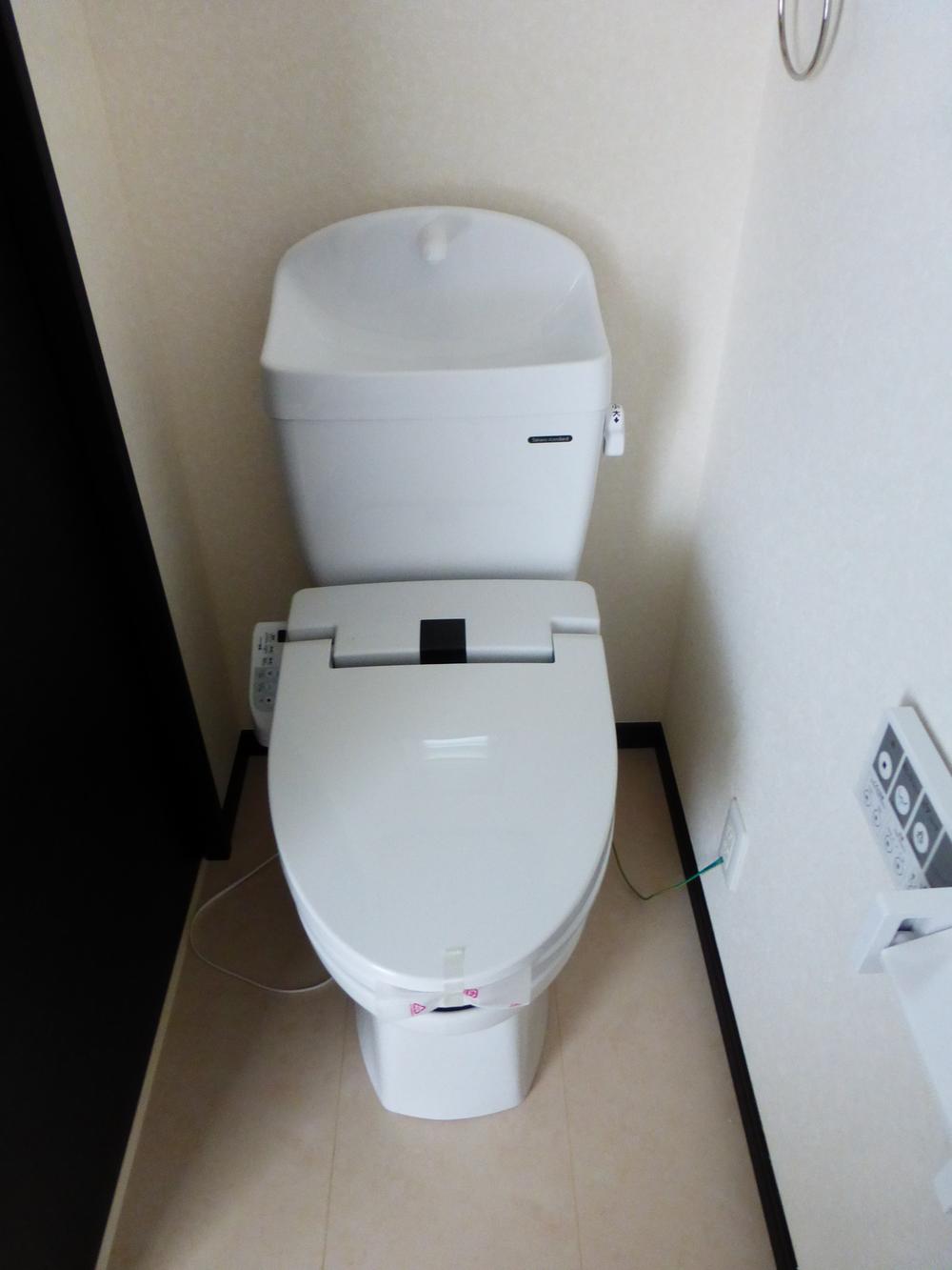 Toilet. A Building Indoor (July 6, 2013) Shooting