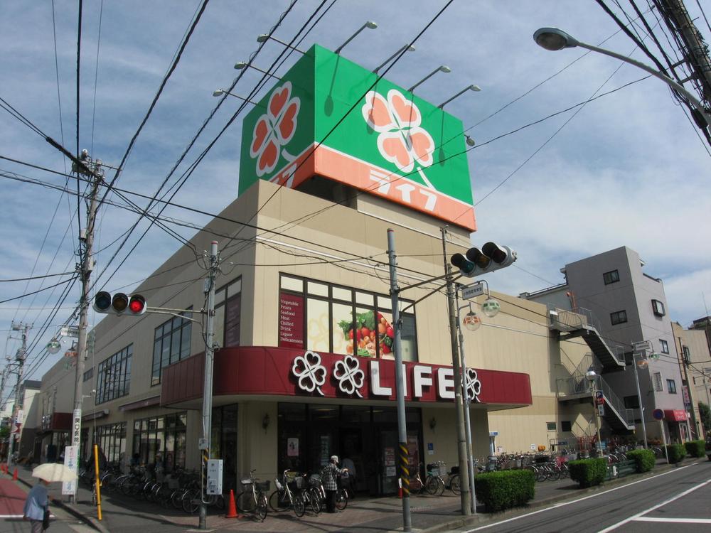 Supermarket. Life about 550m