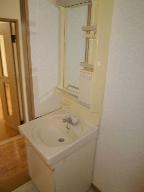 Washroom. Convenient independent wash basin and a
