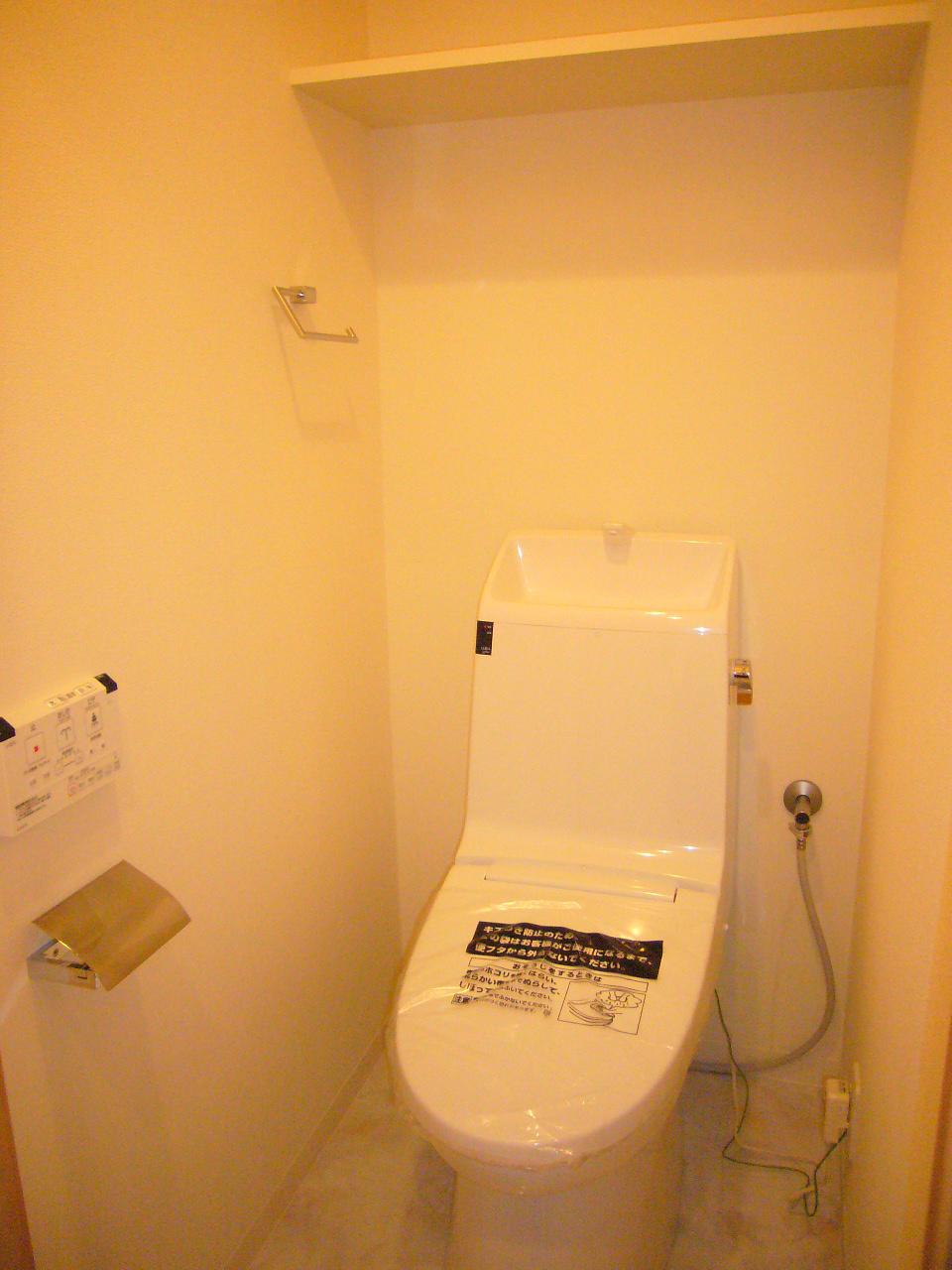 Toilet. Indoor (12 May 2013) Shooting