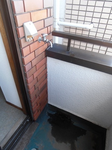 Balcony. ☆ Laundry Area Available ☆