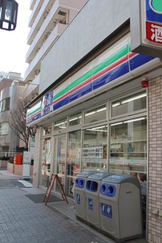 Convenience store. Three F Kawasaki Minamikawara store up (convenience store) 250m