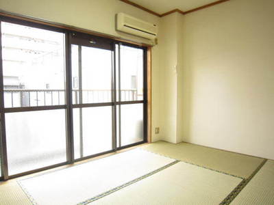 Living and room. It is a photograph of the same type of room.