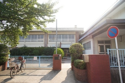 Primary school. 556m to the Kawasaki Municipal Minamikawara elementary school (elementary school)