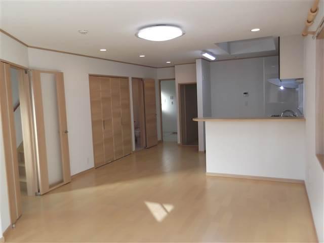 Living. Spacious storage in the living room is also a feeling of opening of enhancement LDK!