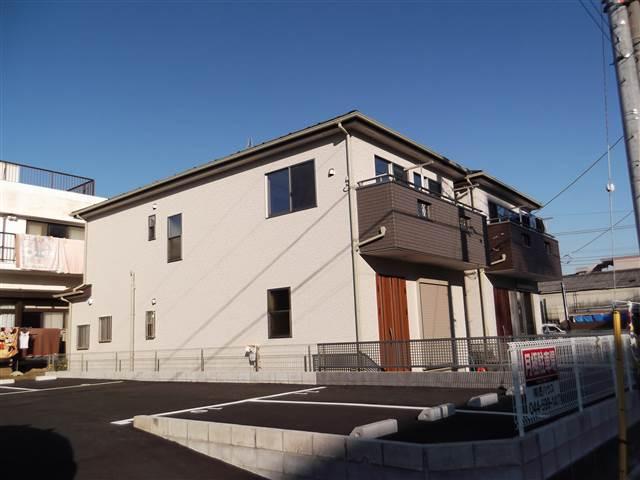 Local photos, including front road. Easy parking is also because the front road is home to around 6m!