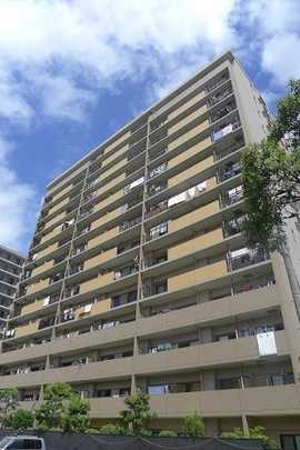 Local appearance photo. ● appearance ● 1999 Built ● JR Nambu Line "Yako" Station 8-minute walk ● facilities by Haseko