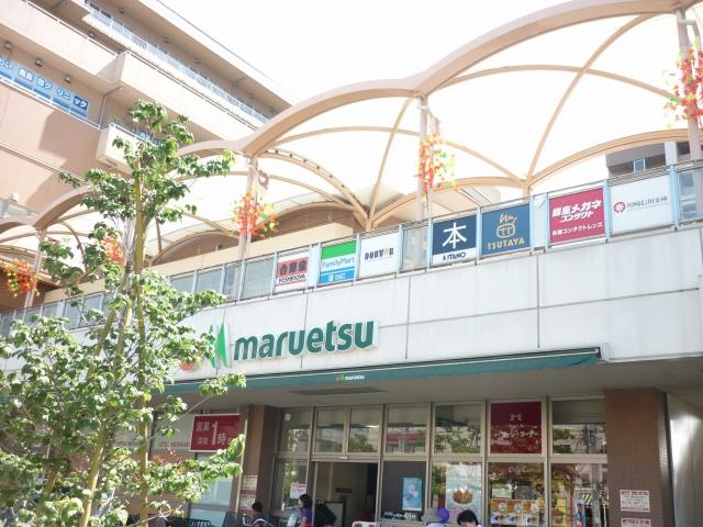 Shopping centre. Redevelopment progress Kashimada ・ Shin-Kawasaki area! Rurie Shin-Kawasaki (super ・ Bookstore ・ Rental video shop, etc. have) up to 400 meters! It is a region to become more and more convenient future. I'd love to, Once please see!