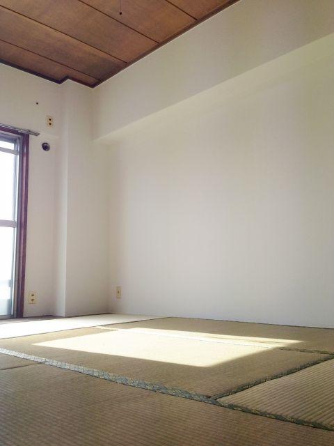 Non-living room. Balcony side Japanese-style room