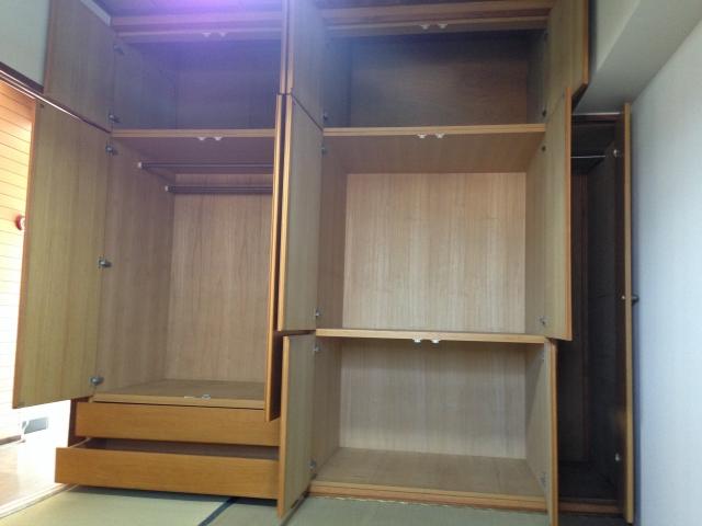 Receipt. Corridor side Japanese-style storage