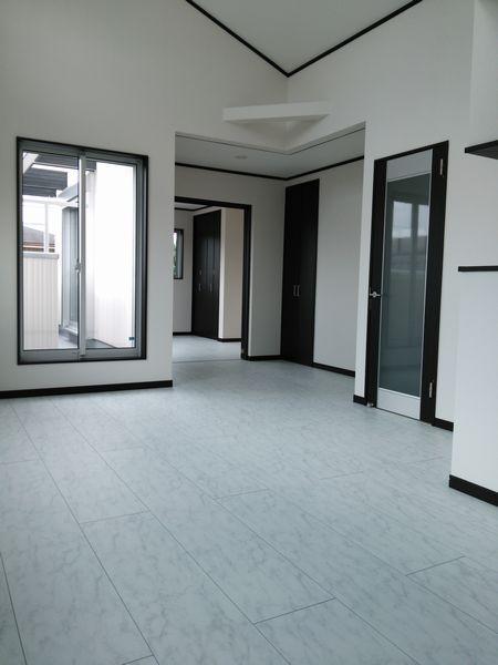 Living. A Building Pledge LDK17.12 (2013 July shooting)