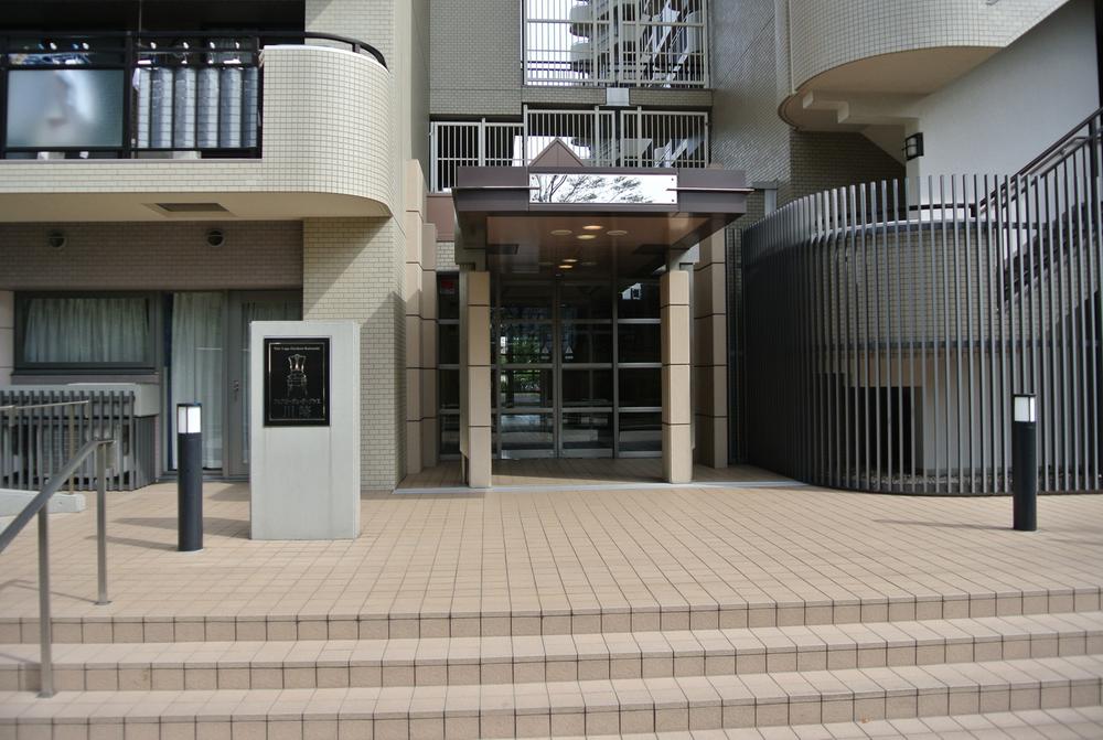 Entrance. Common areas