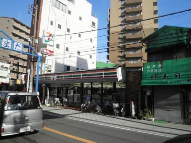 Convenience store. 5m to Seven-Eleven (convenience store)