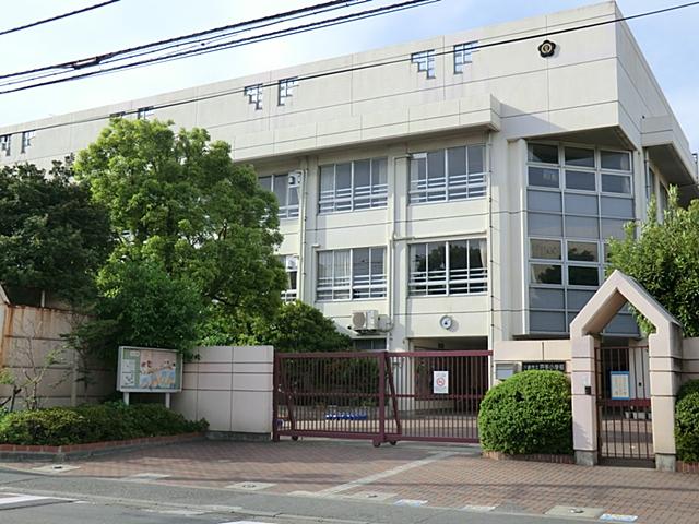 Primary school. 647m to Kawasaki Tachido hand Elementary School