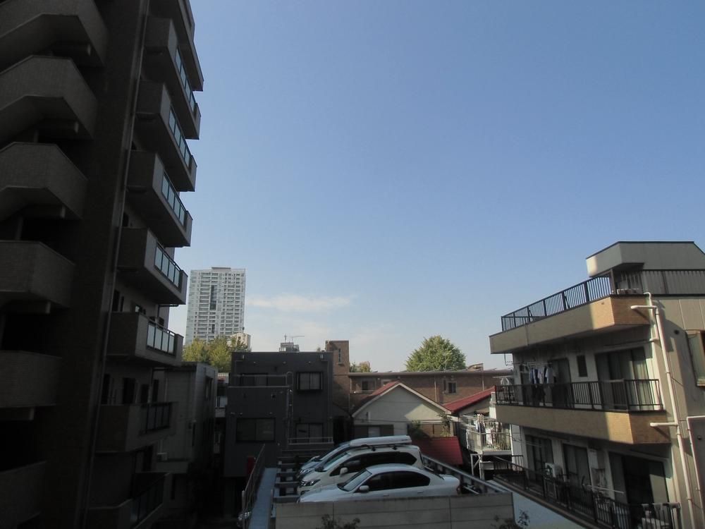 View photos from the dwelling unit. View from the site (November 2013) Shooting