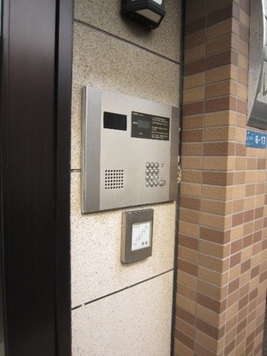 Security. Auto-lock entrance