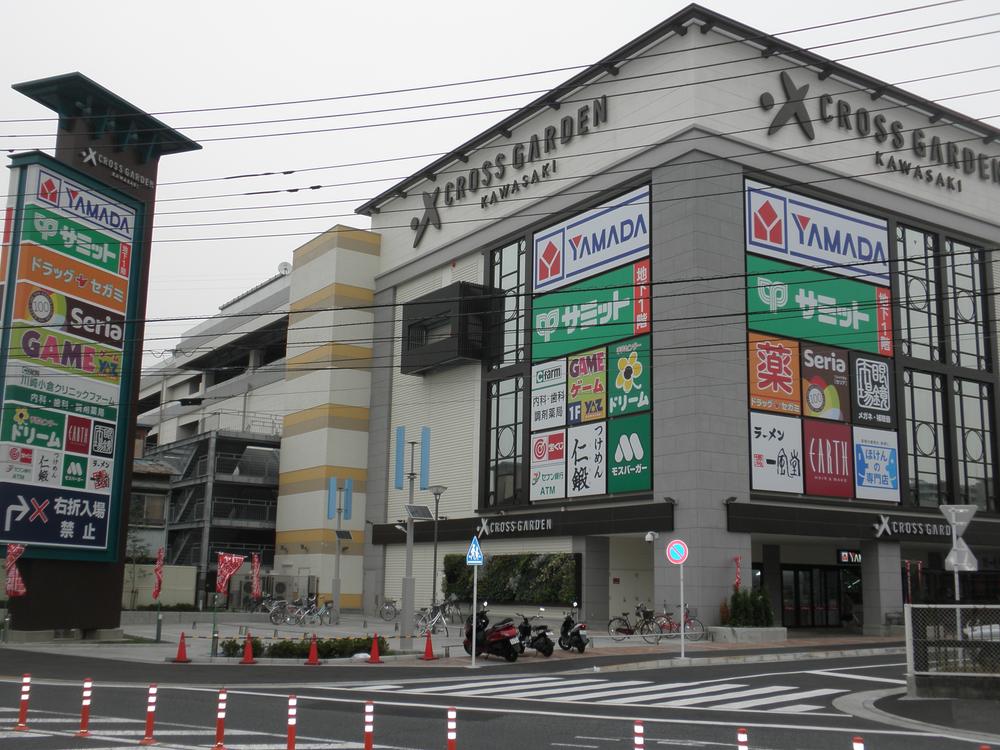 Shopping centre. Until Cross Garden Kawasaki 850m