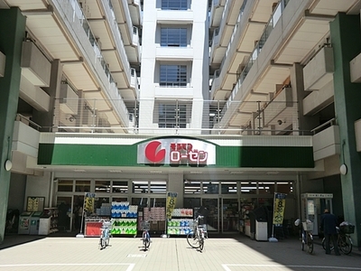 Supermarket. Sotetsu Rosen Kawaramachi store up to (super) 382m