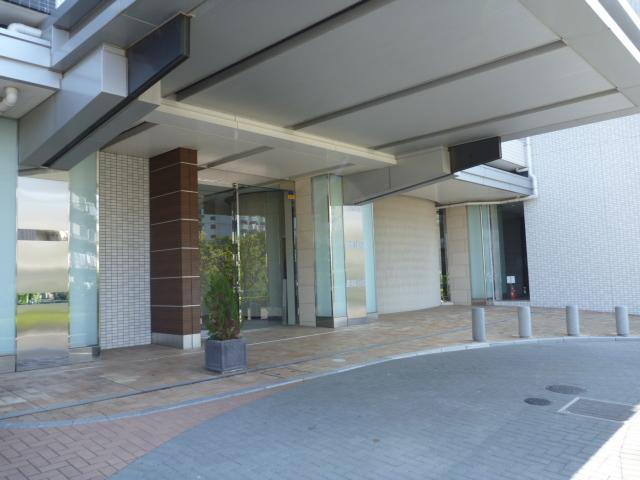 Entrance. Common areas