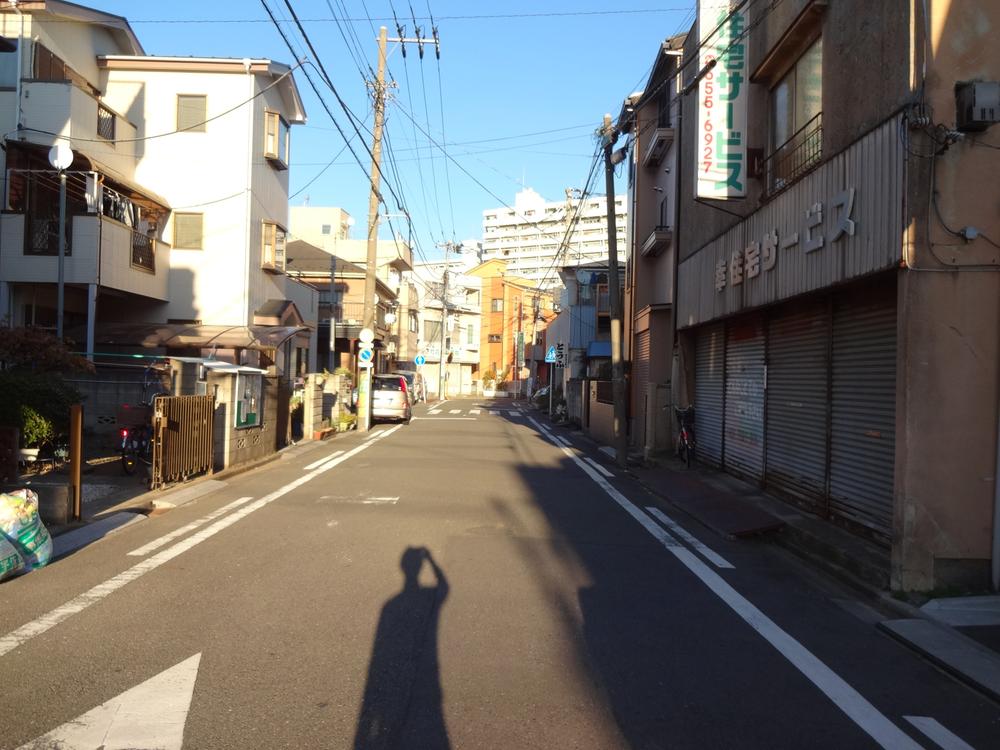 Local photos, including front road. Local (12 May 2013) Shooting