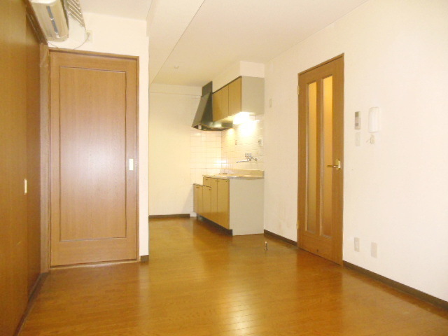 Living and room. Spacious 10 Pledge of DK rooms