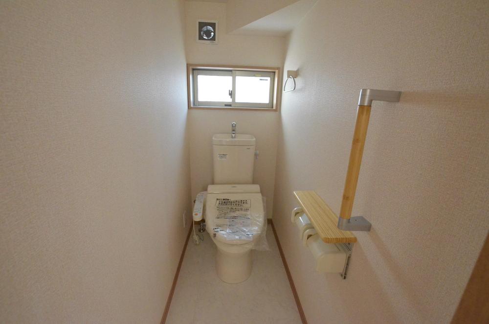 Toilet. Indoor (12 May 2013) Shooting