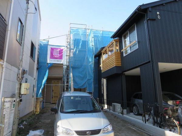 Local appearance photo. Local (12 May 2013) Shooting