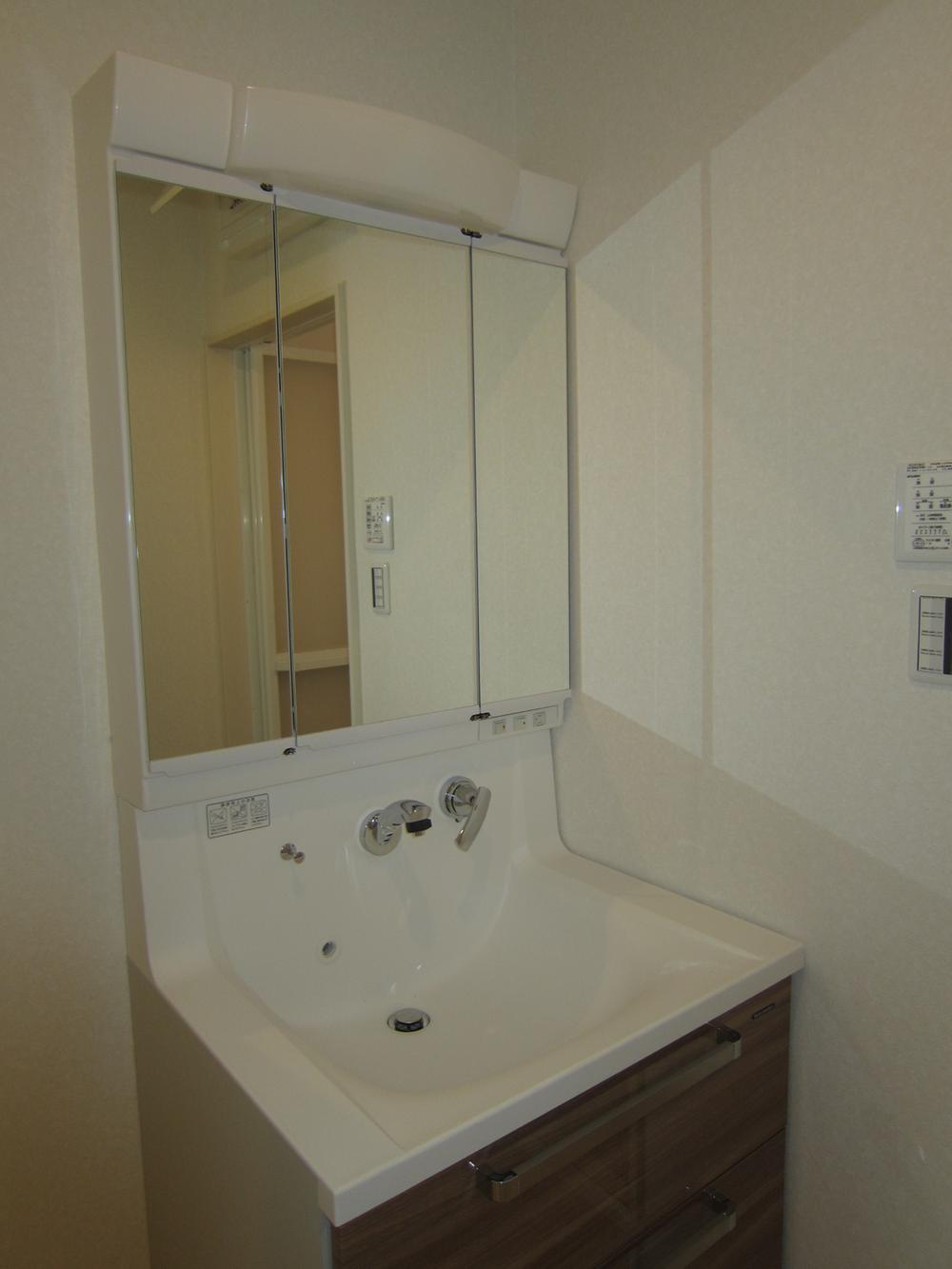 Wash basin, toilet. Indoor (July 2013) Shooting