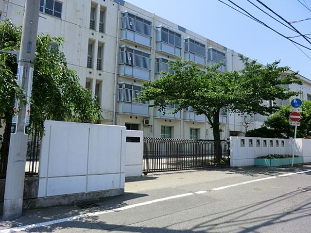 Junior high school. Minamikase 620m until junior high school