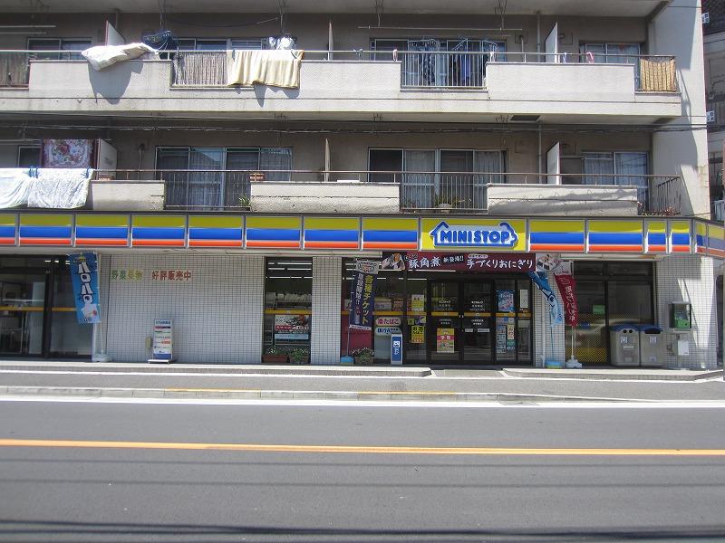 Convenience store. MINISTOP up (convenience store) 493m