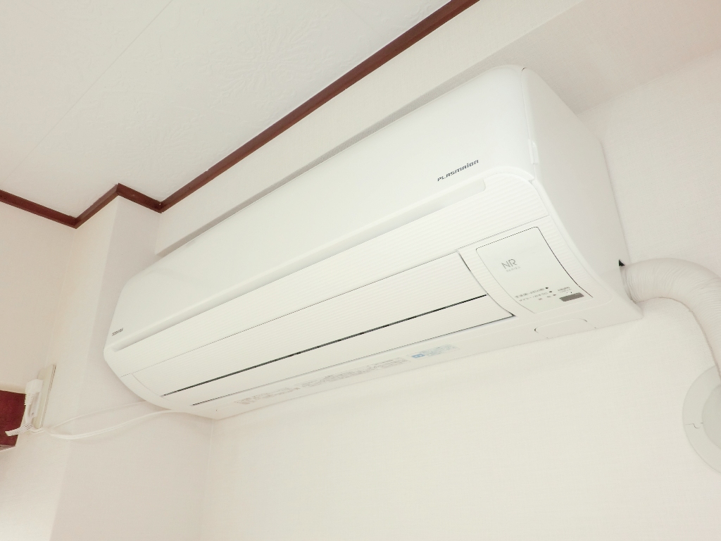 Other Equipment. It comes with 2 groups air conditioning