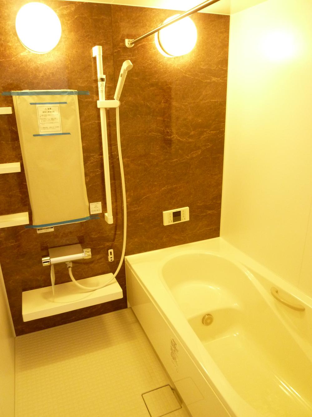 Bathroom. It is a bathroom with windows. (With Air Heating drying function)