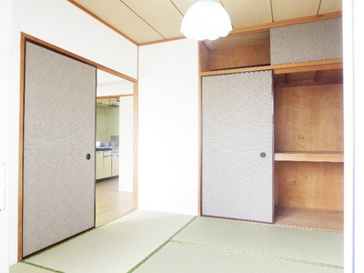 Receipt. Storage of 1 quire worth to Japanese-style room. Upper closet Ali.   ※ In another room, Part of the same floor plan