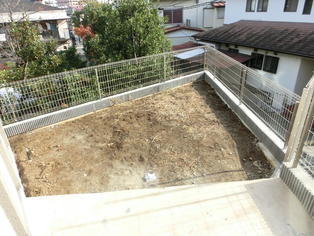 Garden. 1 Building Property recommended point of is a big garden. Children and summer is determined by the pool.