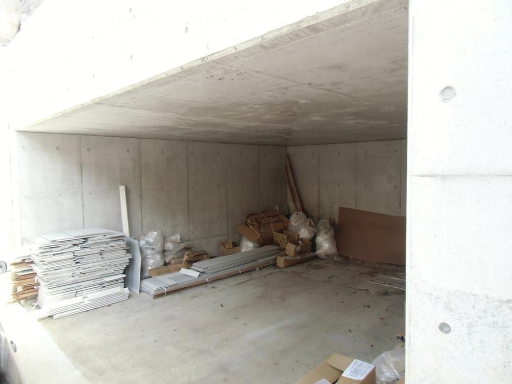 Parking lot. Local (04 May 2013) Shooting