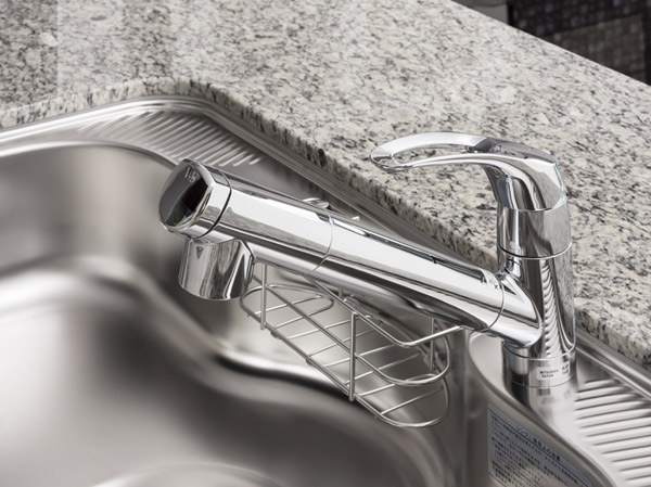 Kitchen.  [Water purifier integrated faucet] The water purifier has been built-in to the faucet of faucets. Clean water and raw water can be switched at the switching operation.