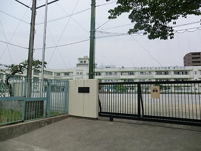 Primary school. 510m to the Kawasaki Municipal Sakado Elementary School