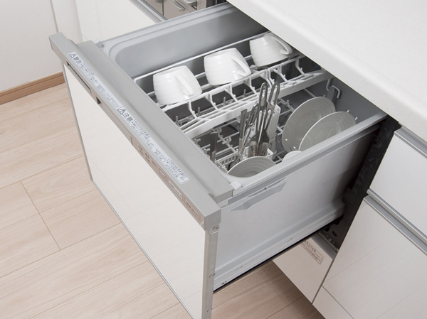 Kitchen.  [Built-in dishwasher] After the dishwasher is finished beautifully simple, A dishwasher of the compact with sanitary and water-saving effect was standard equipment. Equipped with a smart car, The tableware and to stabilize quite right, Smooth cleaning ・ You can to dryness .