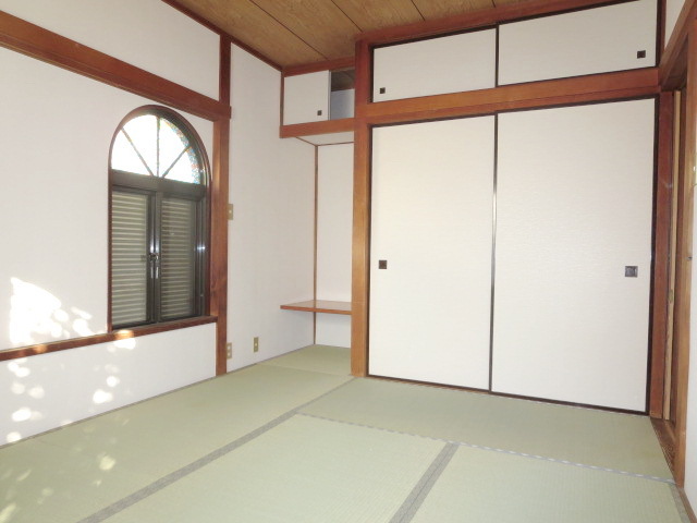 Living and room. There is also a Japanese-style room