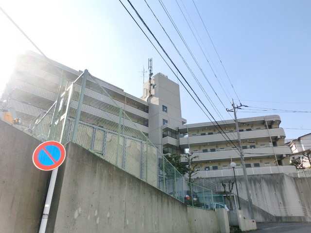 Building appearance. Kajigatani Station 1-minute walk! RC structure