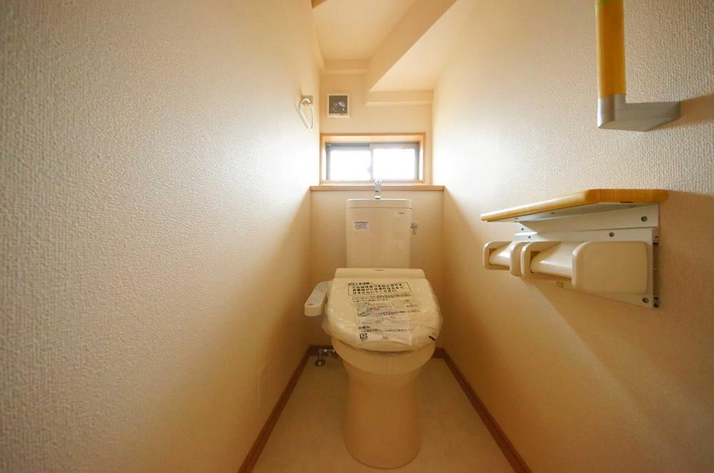 Toilet. Indoor (11 May 2013) Shooting, 1st floor, Both second floor is a toilet with a bidet.