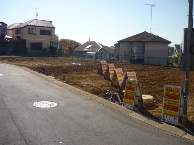 Local photos, including front road. Local (11 May 2013) Shooting