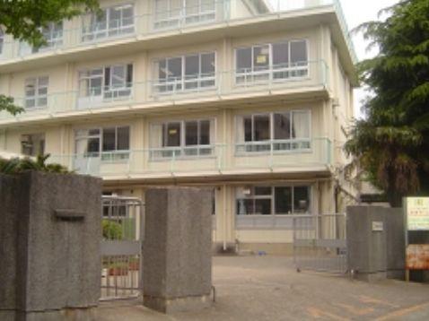 Primary school. Shibokuchi until elementary school 880m
