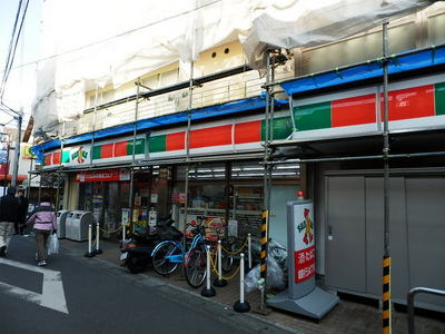 Convenience store. 350m until Thanksgiving (convenience store)